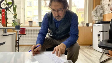 Kaybolan Telefonu İçin Şiir Yazdı: “Yanarım”