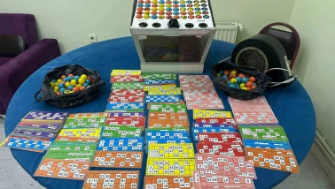 Kumar Oynatılan Mekana Film Gibi Baskın: Çatıdan Kaçan Şüpheliler Yakalandı