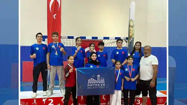 Antakya Belediyesi karatecileri Hatay'ın kurtuluş turnuvasında kürsüye ambargo koydu