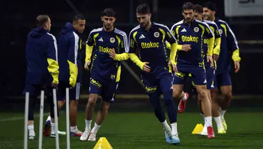 Fenerbahçe'de Göztepe mesaisi bitti: Dirk Kuyt yönetiminde kritik hazırlıklar tamamlandı