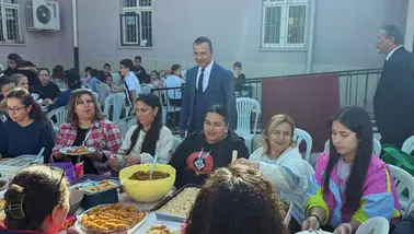 Yenipazar Merkez İlkokulu’nda kahvaltı sofrasında dayanışma rüzgarı