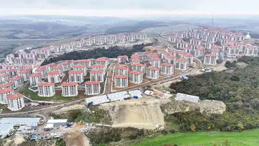 Arnavutköy TOKİ konutlarında düğüm çözülemiyor: 3 bin 932 aile anahtar bekliyor