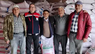 Bayatlı çiftçilere sertifikalı tohum desteği: 4,4 ton buğday toprakla buluşuyor