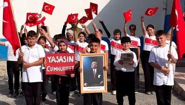 Feke’nin yüksek rakımlı köyünde Cumhuriyet coşkusu: Öğrencilerden anlamlı yürüyüş