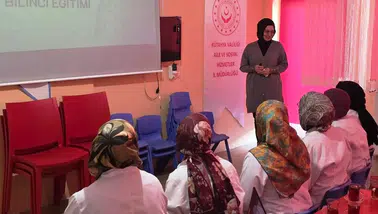 Kütahya'da kreş ve bakımevi çalışanlarına dijital güvenlik ve mahremiyet eğitimi