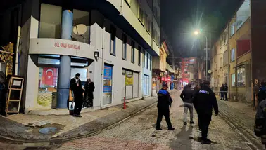Afyonkarahisar'da fırın duvarındaki çatlaklar 4 katlı binayı tahliye ettirdi