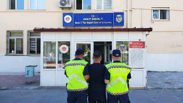 Uşak'ta jandarma operasyonu: Kesinleşmiş hapis cezası olan 25 firari yakalandı