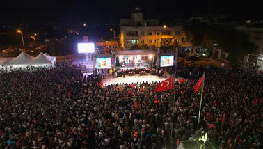 Kilis'te Zafer Bayramı kutlamaları Azerin konseriyle taçlandı
