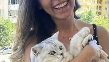 Denizli'de yaya geçidinde otomobil çarpması: Genç kadın hastanede yaşamını yitirdi