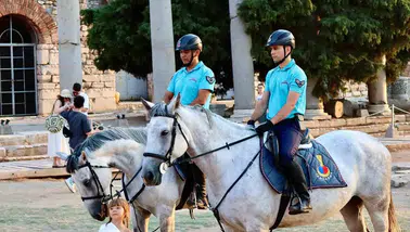 İzmir'in turistik noktalarında atlı jandarma devriyesi dönemi