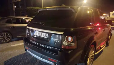 Ümraniye'de gece yarısı zincirleme kaza: 3 yaralı, 1 sürücü kayıplara karıştı