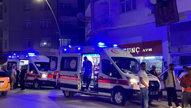 Elazığ'da üç aracın karıştığı zincirleme kazada iki kişi yaralandı