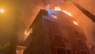 Güngören'de kentsel dönüşüm bekleyen binada korkutan yangın