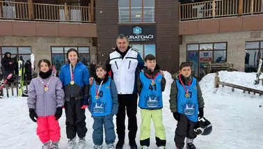 Gediz Belediyesi çocukları kış döneminde beş farklı branşta sporla buluşturuyor