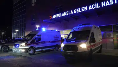 Bor-Zengen yolunda mısır yüklü tır ile hafif ticari araç çarpıştı: 2 can kaybı