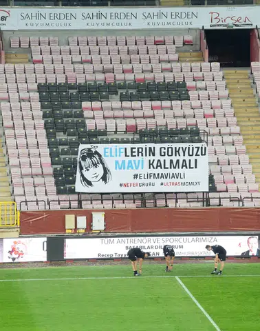 Nefer Tribünü’nde anlamlı pankart dikkat çekti