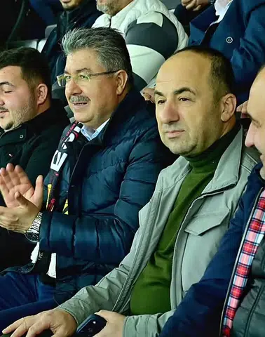 Vali Yılmaz, Eskişehirspor’un maçını tribünden takip ediyor