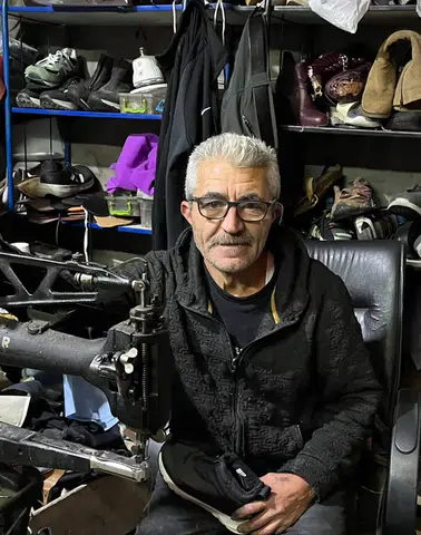 Yeni Ayakkabı Alamayan Çareyi Tamirde Buluyor