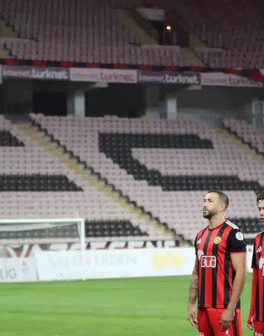 Eskişehirspor-Etimesgutspor Maçında Tribünler Boş Kaldı