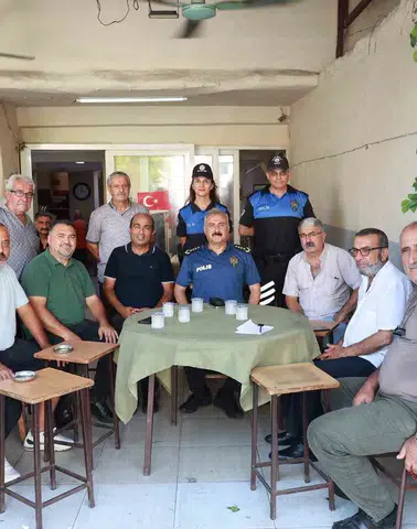 Mersin'de Emniyet Müdürü Aktaş sahadaydı: Siteler Mahallesi'nde esnaf ve vatandaşlarla buluştu