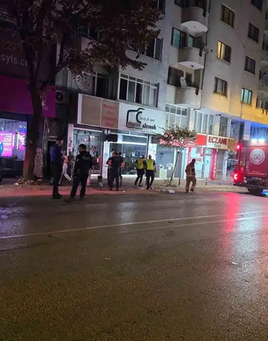 Bursa'da geri dönüşüm deposunda yangın: Apartman sakinleri dumanla panik yaşadı