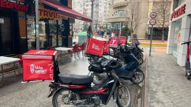 Eskişehir'de Trafiğe Kapalı Sokak Otoparka Dönüştü