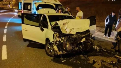 Bilecik – Eskişehir Yolunda 2 Araç Kafa Kafaya Çarpıştı; 2 Yaralı