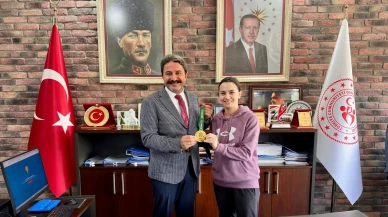 Altın Madalya ile Döndü, İlk Tebrik Eskişehir Gençlik Spor İl Müdürü’nden Geldi