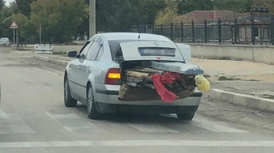 Bagajına kereste yükleyip trafiğe çıktı