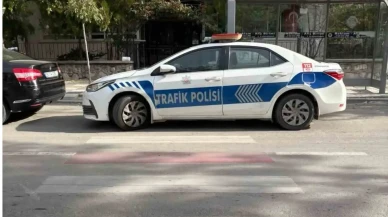 Afyonkarahisar'da ekip aracını yaya yoluna park eden polis memuruna trafik cezası kesildi