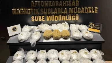 Otomobilin kapısına zulalanmış 11,5 kilo yasaklı madde ele geçirildi