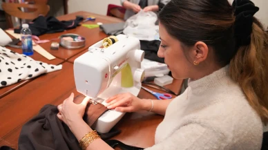 Tepebaşı Belediyesi’nin giyim ve mefruşat atölyeleri ilgi görüyor