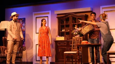 Şehir Tiyatroları’nın yeni oyunu ‘Kendime Kıyamam’ ilk gösterimde ayakta alkışlandı