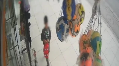 Kırtasiye Önünde Askıdaki Bereleri Çaldı!