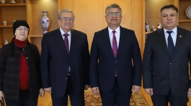 Kütahya'da Emekli Müdür Ahmet Urfalı eserlerini Rektör Kızıltoprak’a takdim etti