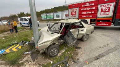 Otomobilin yandan çarptığı araçtaki 2 kişi ağır yaralı