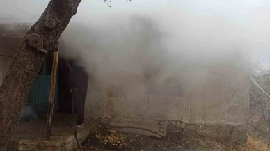 Evde çıkan yangın mahalle sakinlerini korkuttu