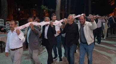 Bilecik'te Gelin ve Damada 15 Metrelik Para Kurdelesi Takıldı