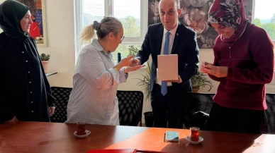 Hisarcık’ta Öğretmenler Günü’nde Anlamlı Jest: Türk Bayrağı Rozeti