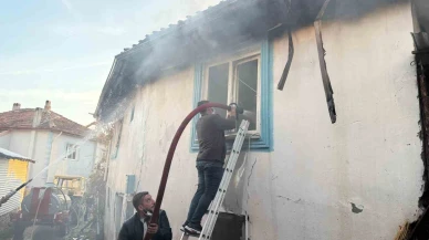 Kütahya’da köy yangını: İki ev ve bir ahır kül oldu!
