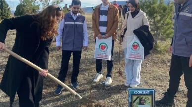 Kütahya'da Bir Çocuk Bin Umut” Sloganıyla Şehit Çocukları İçin Fidan Dikildi