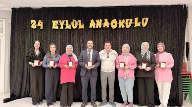 Muhtardan 24 Kasım’da öğretmenlere plaketli ziyaret