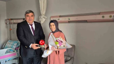 Öğretmenler Günü’nü hastanede geçiren öğretmene anlamlı ziyaret