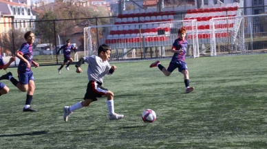 Eskişehir’de Yıldız Erkekler Futbol Müsabakalarında Nefes Kesen Mücadele