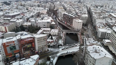 Yılın Son Karı Eskişehir'i Beyaza Bürüdü, Porsuk Çayı Dondu
