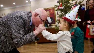 Miniklerden Başkan Kazım Kurt’a Yeni Yıl Sürprizi