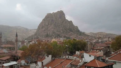 Afyonkarahisar Soğuk ve Yağışlı Havaya Teslim Oluyor