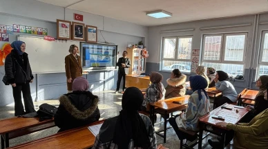 Kütahya'da Veliler Aile Okulu Kurslarında Bilinçleniyor