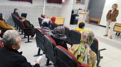 Altıntaş’ta Velilere YKS Bilgilendirme Toplantısı Düzenlendi