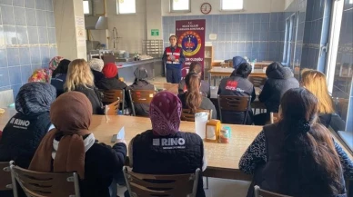 Bilecik'te Jandarmadan Kadın Çalışanlara KADES Farkındalık Eğitimi